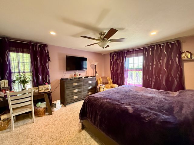 41 Plumtree Way, Agawam, MA 01030