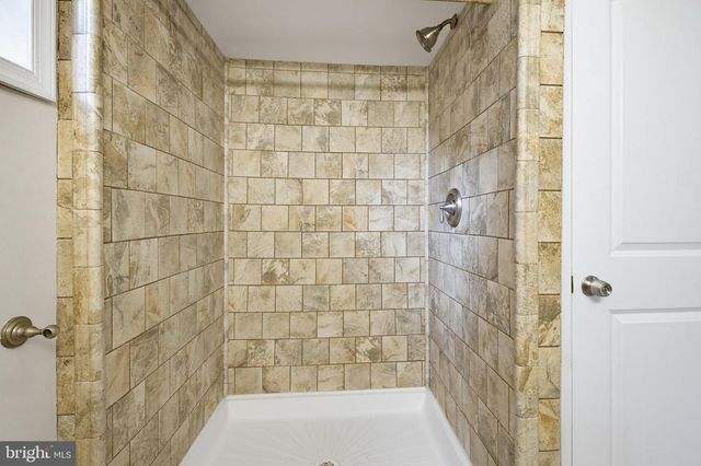 18 LANCASTER AVE, Columbia, PA 17512