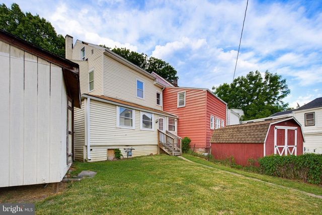 18 LANCASTER AVE, Columbia, PA 17512