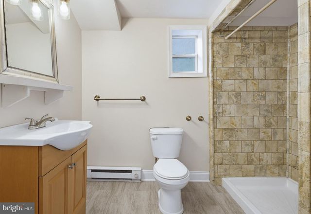 18 LANCASTER AVE, Columbia, PA 17512