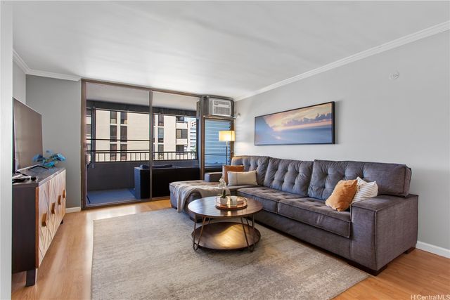 1521 Alexander Street 406, Honolulu, HI 96822