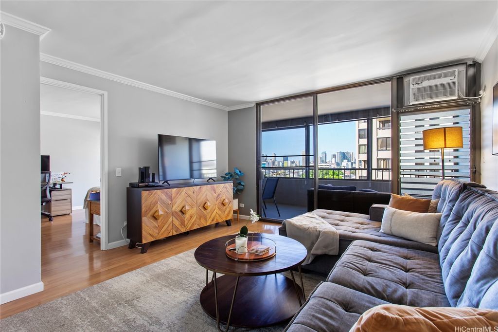 1521 Alexander Street 406, Honolulu, HI 96822