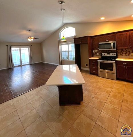 5514 SW Cantabella ST, Topeka, KS 66614