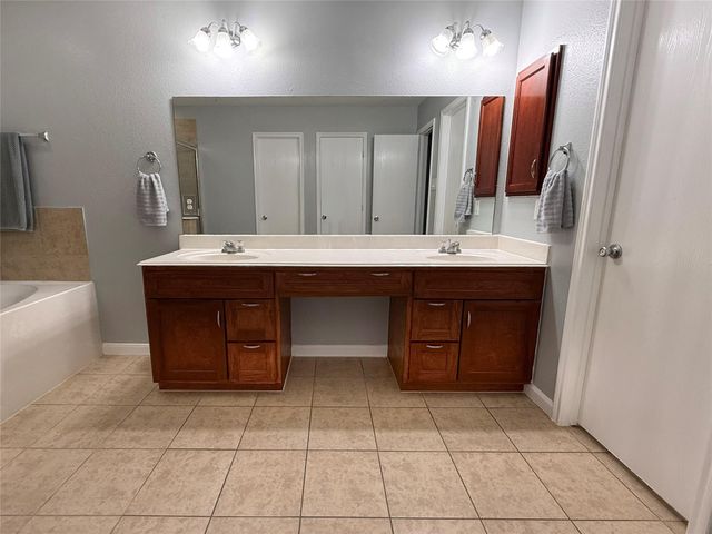 11618 Wren Crossing Drive, Houston, TX 77038