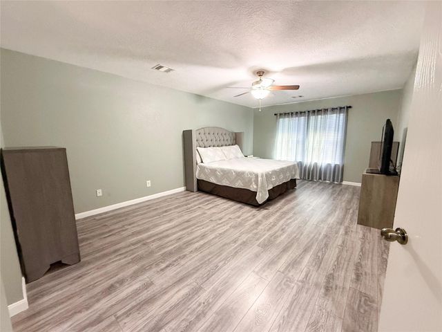 11618 Wren Crossing Drive, Houston, TX 77038