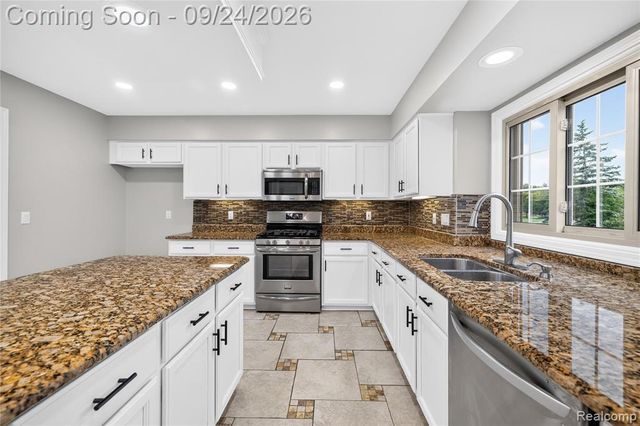 46740 Club Court, Canton, MI 48188