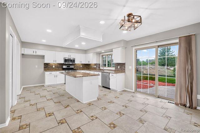 46740 Club Court, Canton, MI 48188
