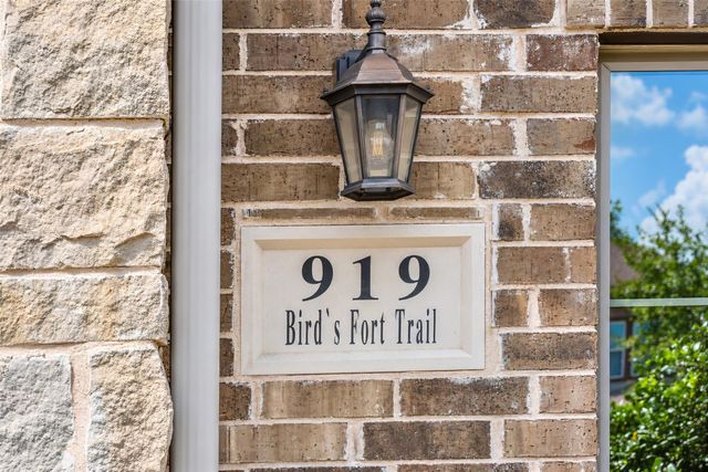 919 Birds Fort Trail, Arlington, TX 76005
