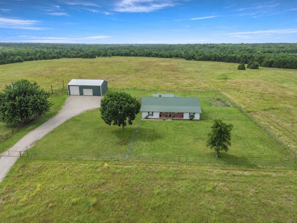 20280 US Highway 82 W, Honey Grove, TX 75446