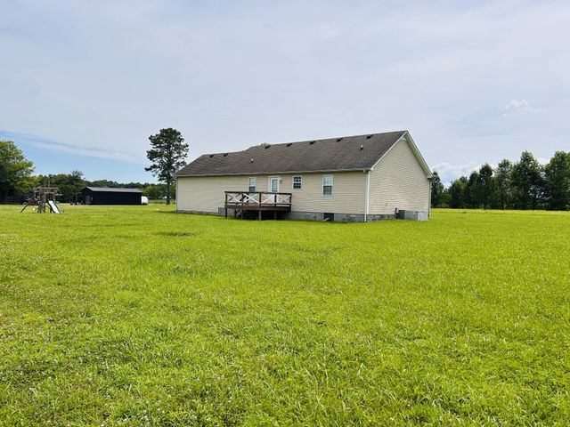 183 Grosch Dr, Manchester, TN 37355