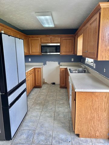 183 Grosch Dr, Manchester, TN 37355
