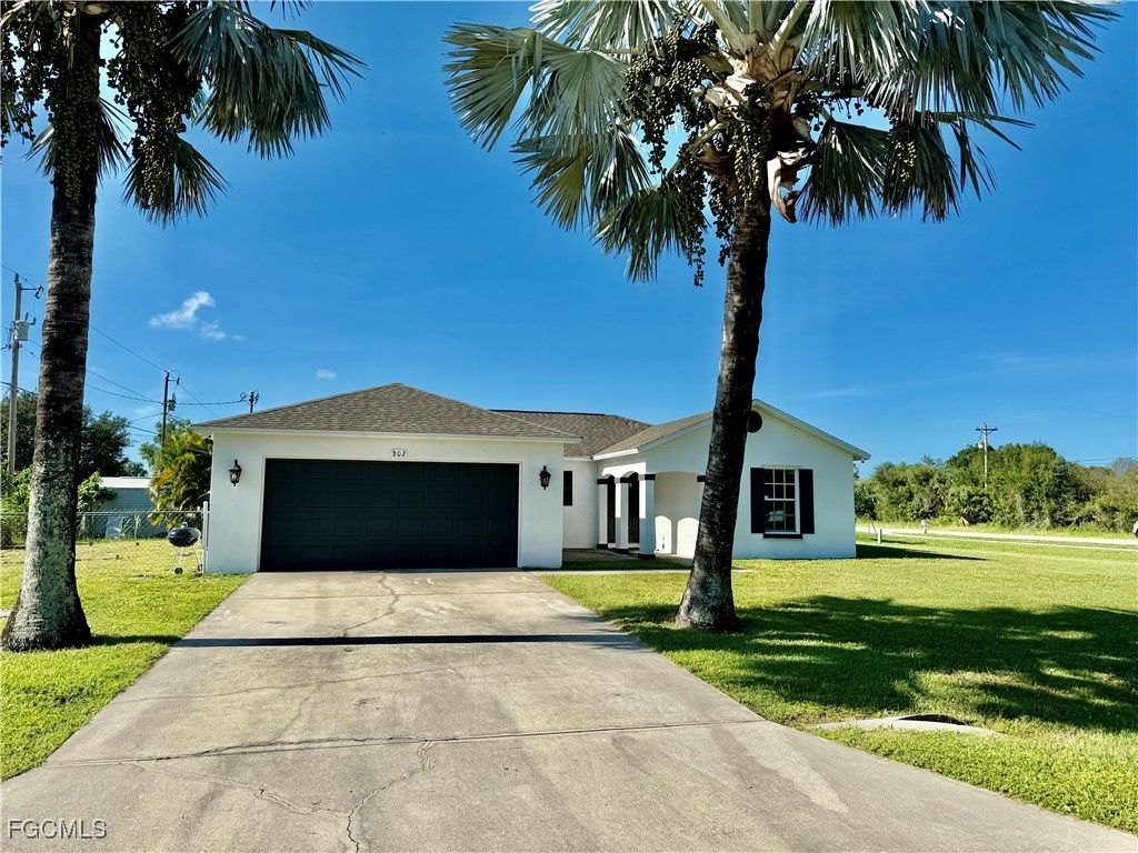 802 Kingsbury CT, Lehigh Acres, FL 33974