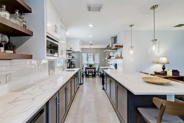 9738 Derrik Drive, Houston, TX 77080