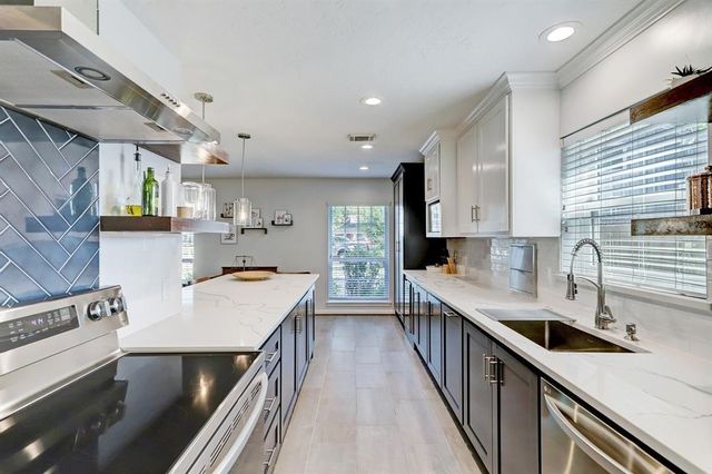 9738 Derrik Drive, Houston, TX 77080