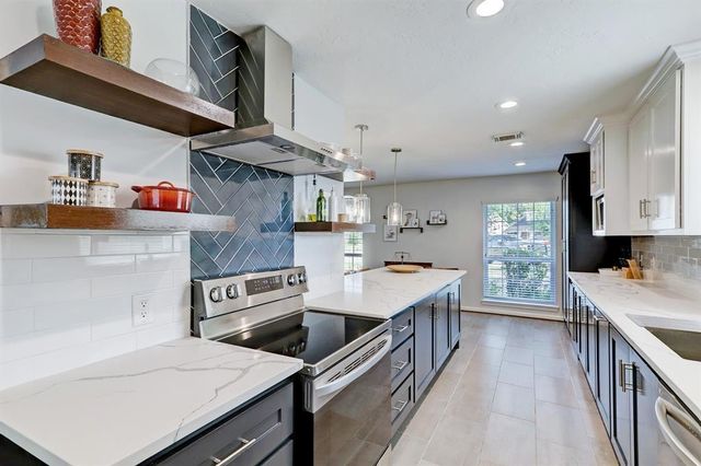 9738 Derrik Drive, Houston, TX 77080