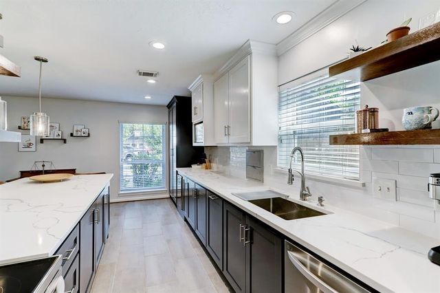 9738 Derrik Drive, Houston, TX 77080