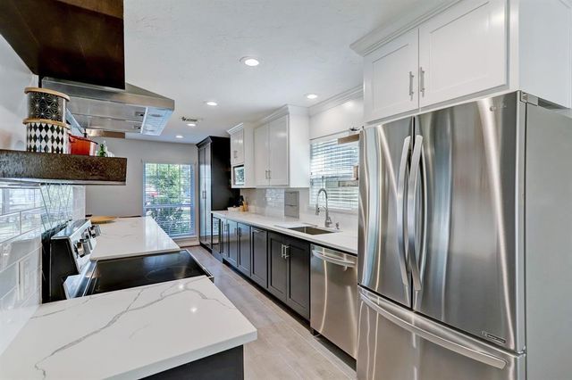 9738 Derrik Drive, Houston, TX 77080