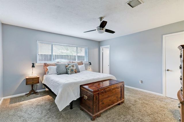 9738 Derrik Drive, Houston, TX 77080