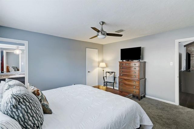 9738 Derrik Drive, Houston, TX 77080