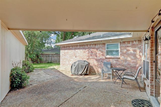 9738 Derrik Drive, Houston, TX 77080