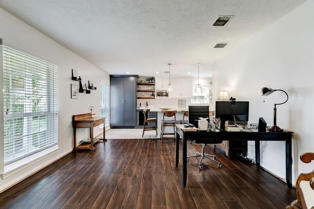 9738 Derrik Drive, Houston, TX 77080