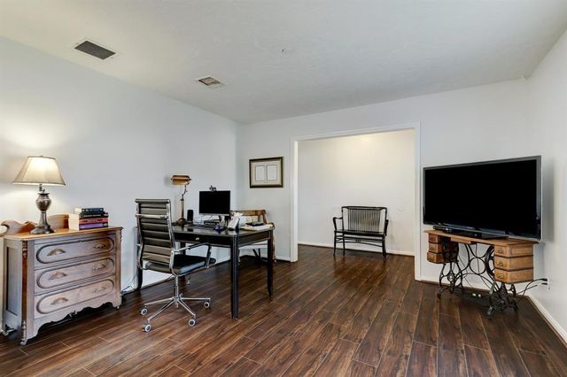 9738 Derrik Drive, Houston, TX 77080