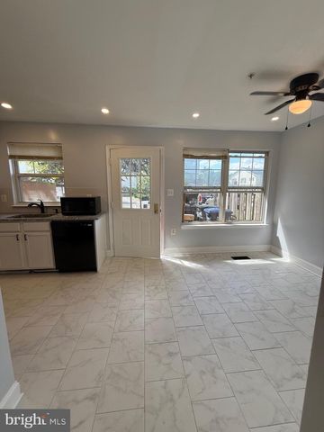 4003 BLAKNEY LN SE, Washington, DC 20032