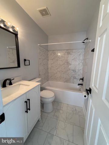 4003 BLAKNEY LN SE, Washington, DC 20032