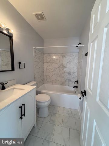 4003 BLAKNEY LN SE, Washington, DC 20032