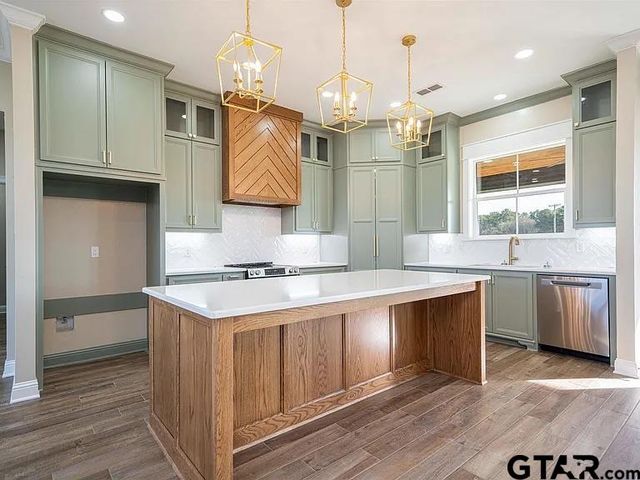 404 Small Oaks Road, Kilgore, TX 75662