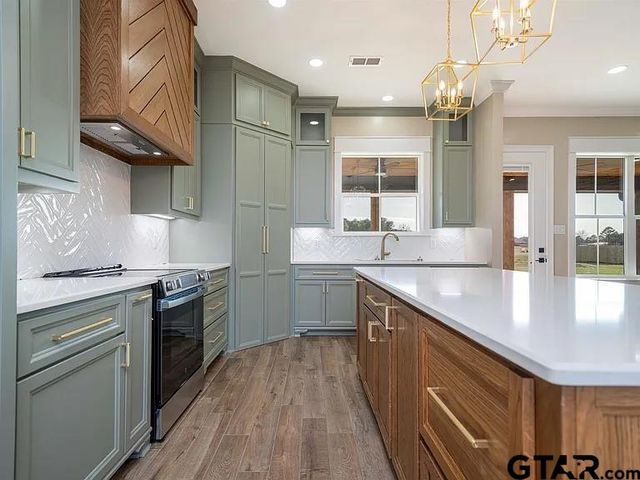 404 Small Oaks Road, Kilgore, TX 75662