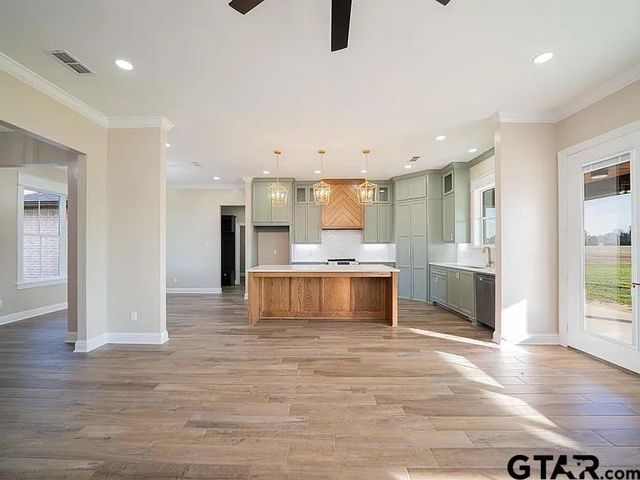 404 Small Oaks Road, Kilgore, TX 75662