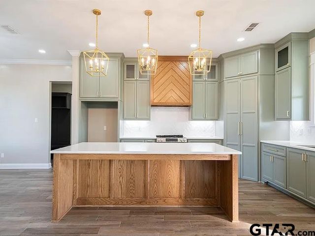 404 Small Oaks Road, Kilgore, TX 75662