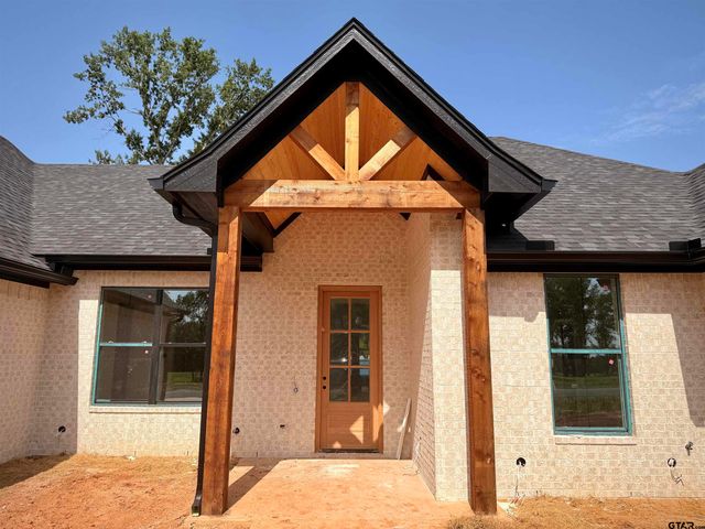 404 Small Oaks Road, Kilgore, TX 75662