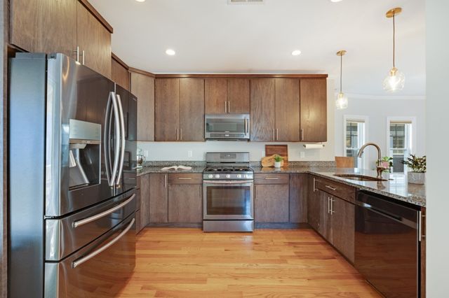 292 Summer Street 2, Somerville, MA 02144