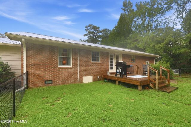 509 S Mcneil Street, Burgaw, NC 28425