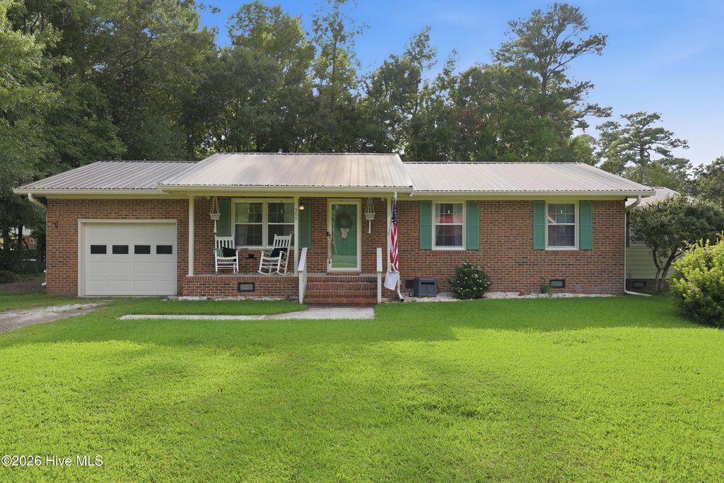 509 S Mcneil Street, Burgaw, NC 28425