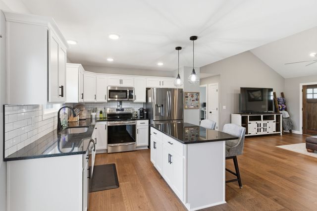 8111 Hoskins Hollow Rd, Westmoreland, TN 37186