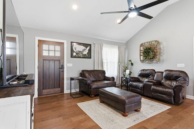 8111 Hoskins Hollow Rd, Westmoreland, TN 37186