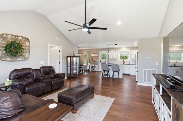 8111 Hoskins Hollow Rd, Westmoreland, TN 37186
