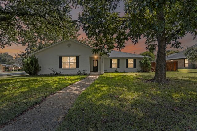 1509 Surry Place Drive, Cleburne, TX 76033