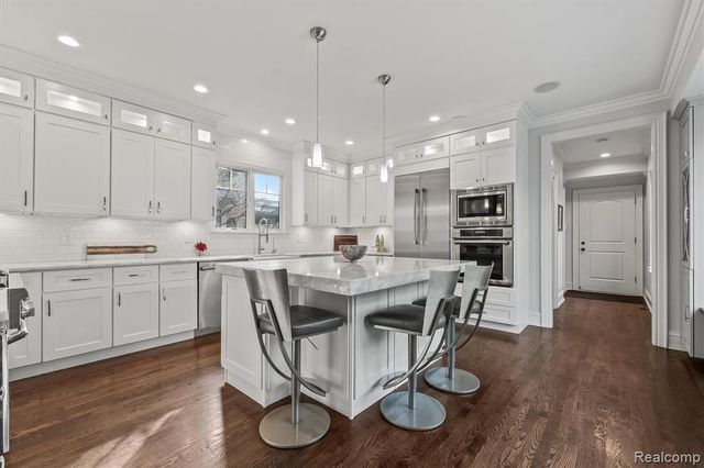 570 Pierce Street, Birmingham, MI 48009