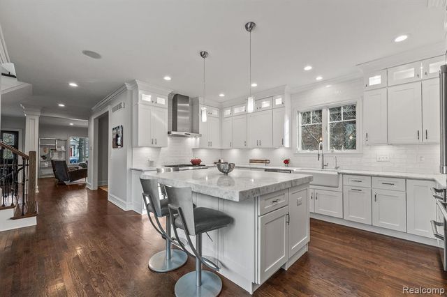 570 Pierce Street, Birmingham, MI 48009