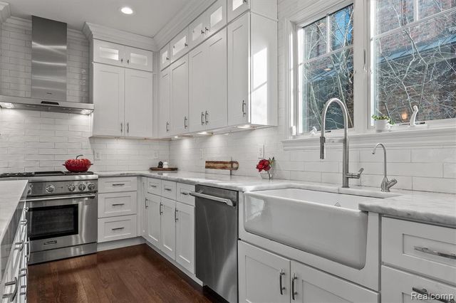 570 Pierce Street, Birmingham, MI 48009