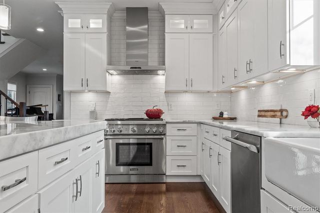 570 Pierce Street, Birmingham, MI 48009