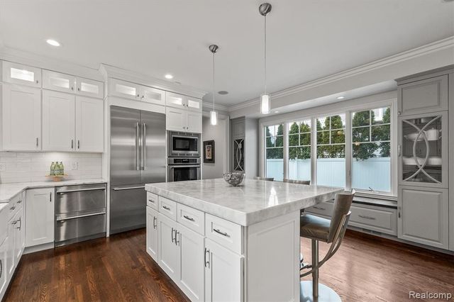 570 Pierce Street, Birmingham, MI 48009