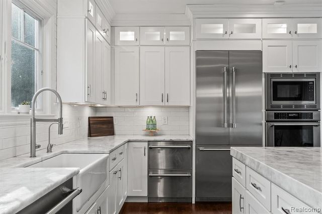 570 Pierce Street, Birmingham, MI 48009