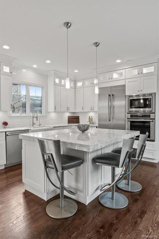 570 Pierce Street, Birmingham, MI 48009