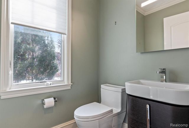 570 Pierce Street, Birmingham, MI 48009