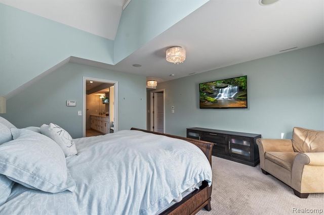 570 Pierce Street, Birmingham, MI 48009